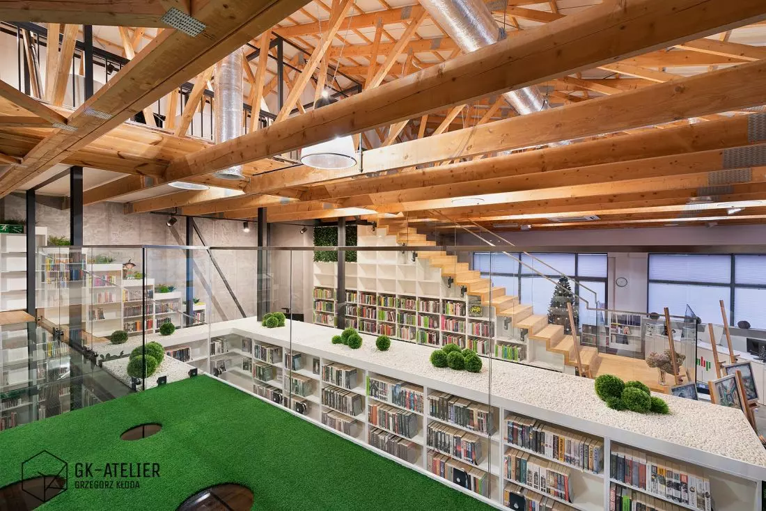 Biblioteka na
Poziomie, odkryta więźba dachowa