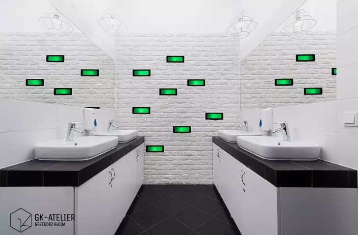 Biblioteka na Poziomie, wnętrze łazienki