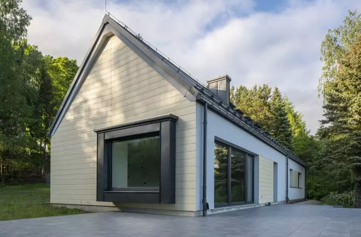  House in Kashubia, parts of the facade were covered with Cedral LAP WOOD board in beige color