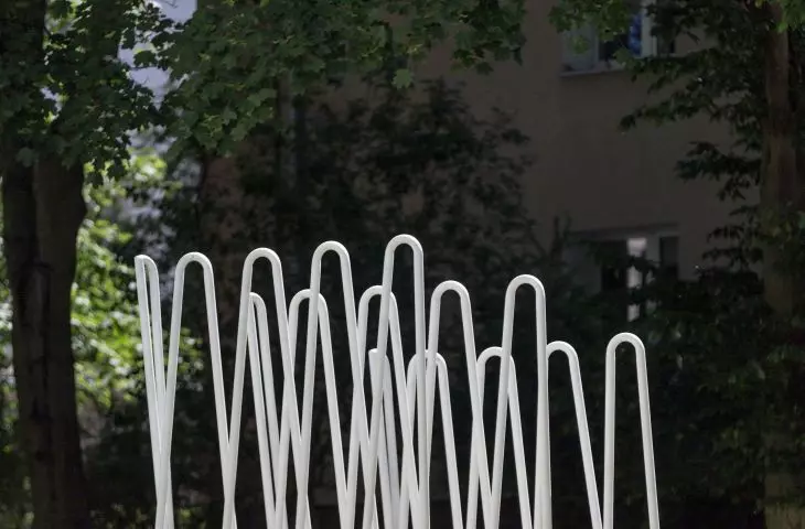 „Czesacz mgły” to instalacja z metalu
