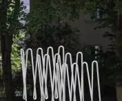 „Czesacz mgły” to instalacja z metalu