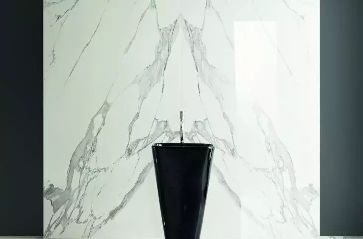 wielkoformatowa kolekcja Specchio Carrara