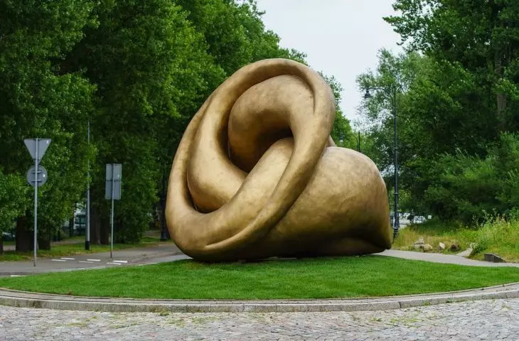 The sculpture 