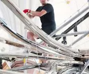 Oskar Zięta during the installation of Kraken