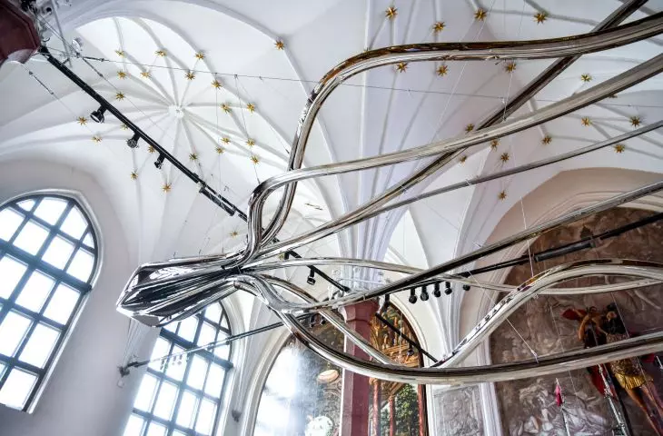 Steel tentacles reach 10 meters