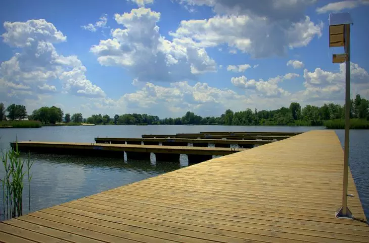 Long piers are one of the most interesting elements of the project