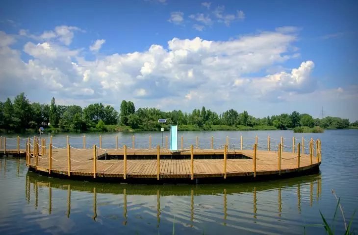 Bridges: space for walkers and fishermen 