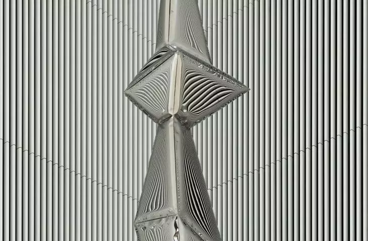 TOTEM, rzeźba z kolekcji Crystals