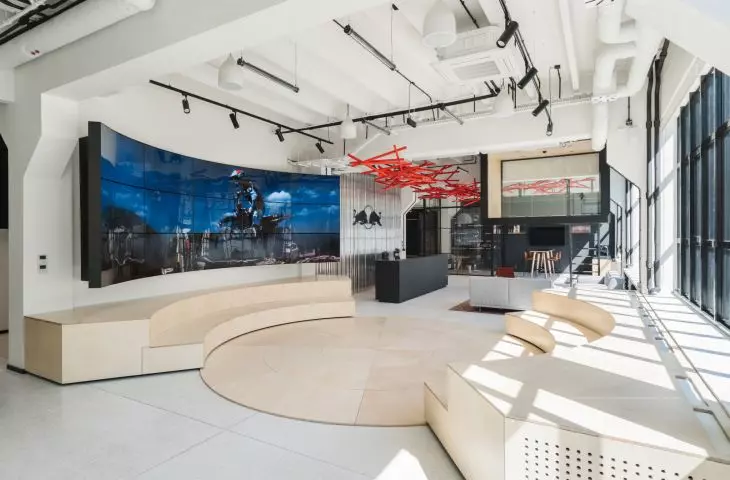 showroom na parterze budynku