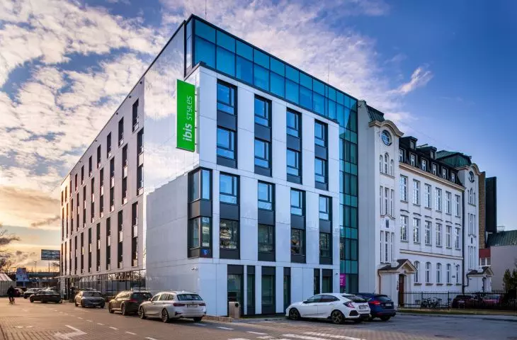 Hotel IBIS – Warszawa, elewacje szklane