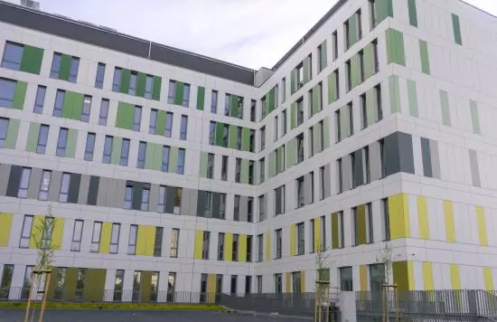 fasada ma powierzchnię 20 000 m² fasada ma powierzchnię 20 000 m²