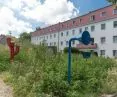 Instalacja na Wzgórzu św. Wawrzyńca w Gdyni: meble miejskie ready-made