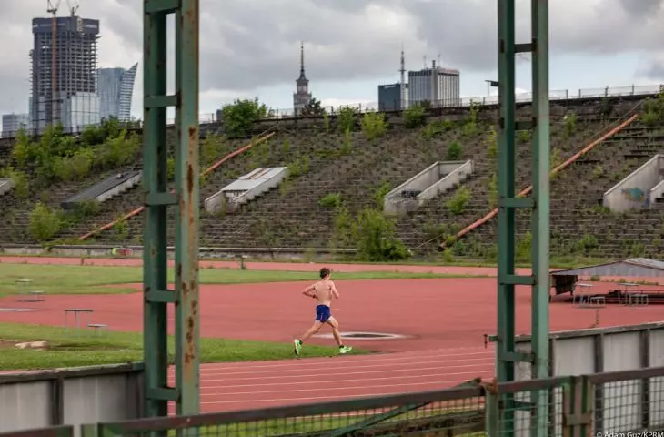 Konferencja prasowa premiera Mateusza Morawieckiego na stadionie RKS Skra.