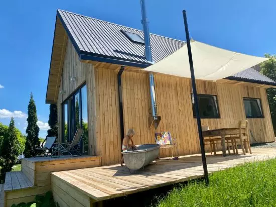 drewniana Studio with rustic terrace bath