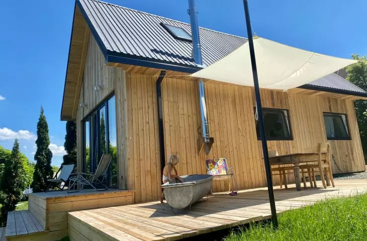 wooden Studio with rustic bath on the terrace