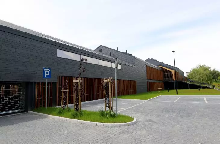Basen przy ul. Eisenberga od strony parkingu