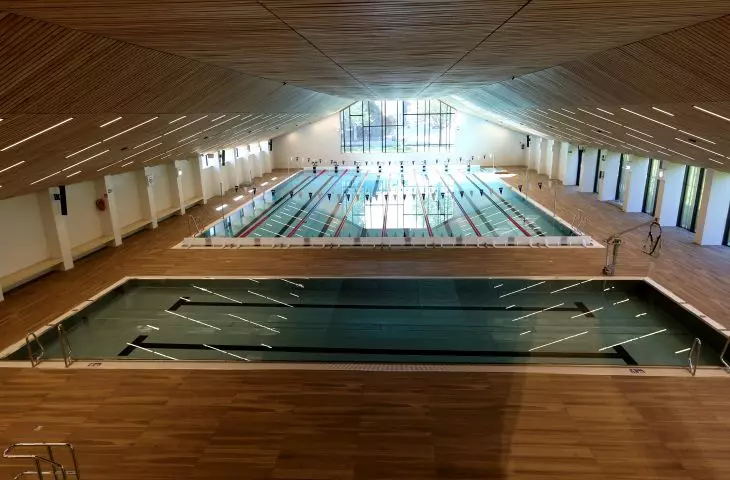 Swimming instruction pool