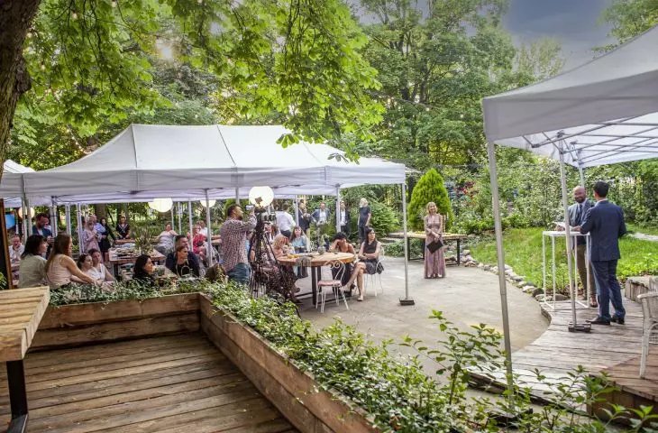 The premiere was held at the Secret Garden Wilanów restaurant