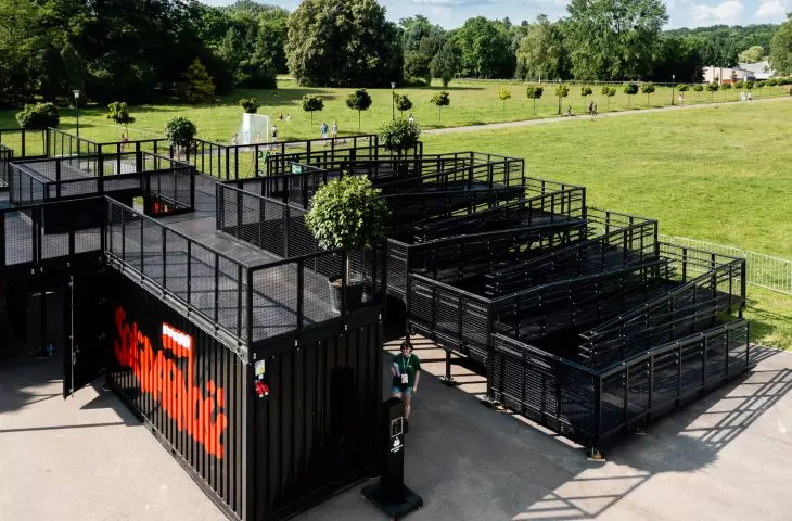 ramp leading to the terrace on the roofs of the containers