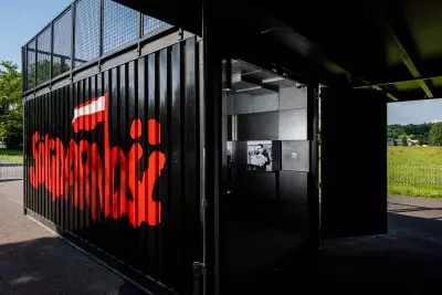 each of the containers houses an exhibition dedicated to one of the August accords każdy of the containers houses an exhibition dedicated to one of the August accords
