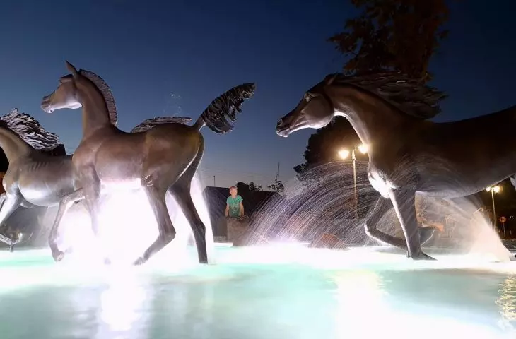 Fountain with horses by Arkadiusz Markiewicz