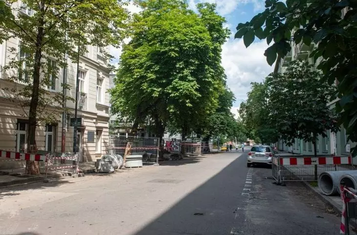 Section of 28 Pułku Strzelców Kaniowskich Street undergoing revitalization