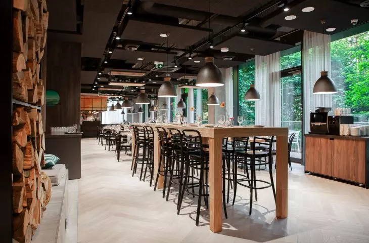 wnętrze restauracji w hotelu Gwiazda Morza