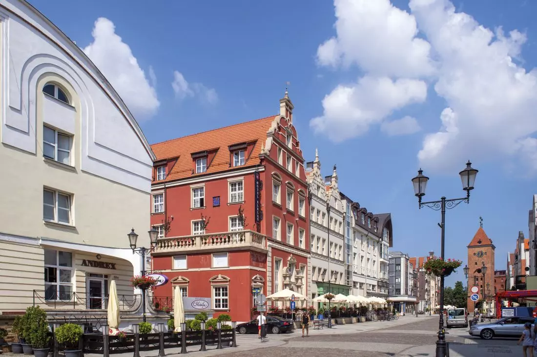 ulica Stary Rynek 54–59 w stronę Bramy Targowej na rogu z Bednarską