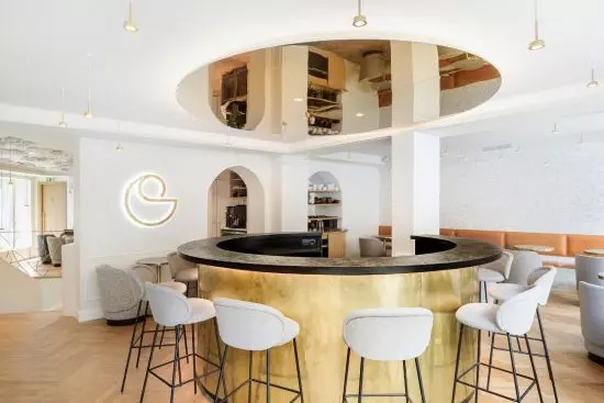 bar hotel