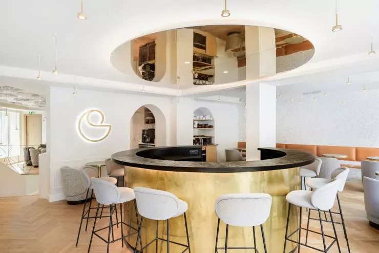 bar hotel