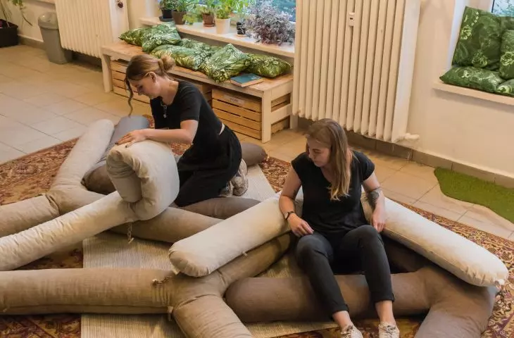 Projekt Kori, montowanie siedzisk