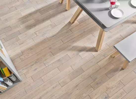 deska solid oiled 1-laminate in shade of Oak Maloren 