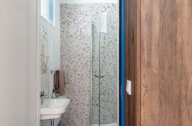 bathroom with skylight