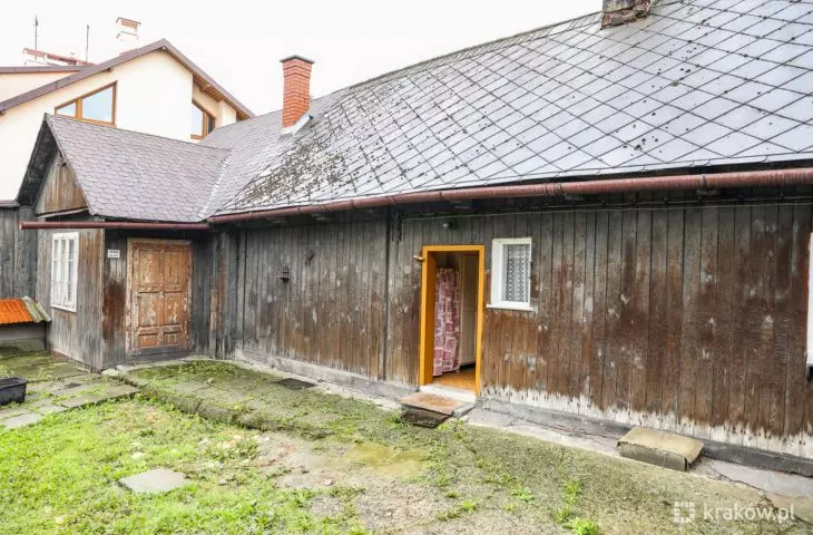 Chałupa z XIX wieku w Woli Justowskiej, która będzie pierwszym budynkiem skansenu 