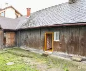 Chałupa z XIX wieku w Woli Justowskiej, która będzie pierwszym budynkiem skansenu 