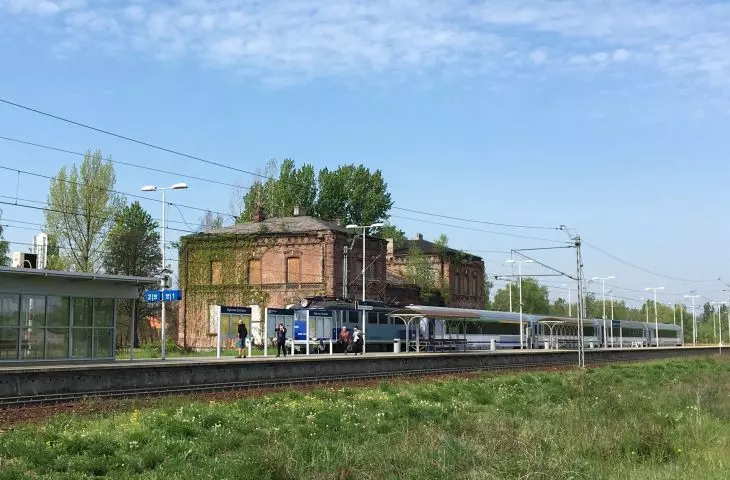 Peron przy dworcu kolejowym w Dąbrowie Górniczej (obecnie)