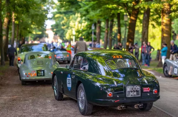 Aston Martin 