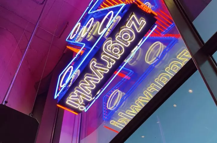 neon Plays