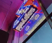 neon Plays
