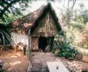 Hut Petite Ferme — pierwszy projekt własnego domu architektki w Auroville