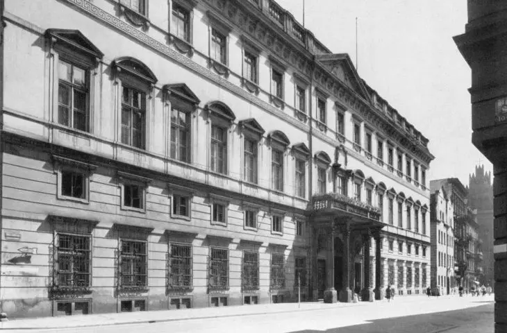 Hatzfeld Palace in one of the pre-war photographs 