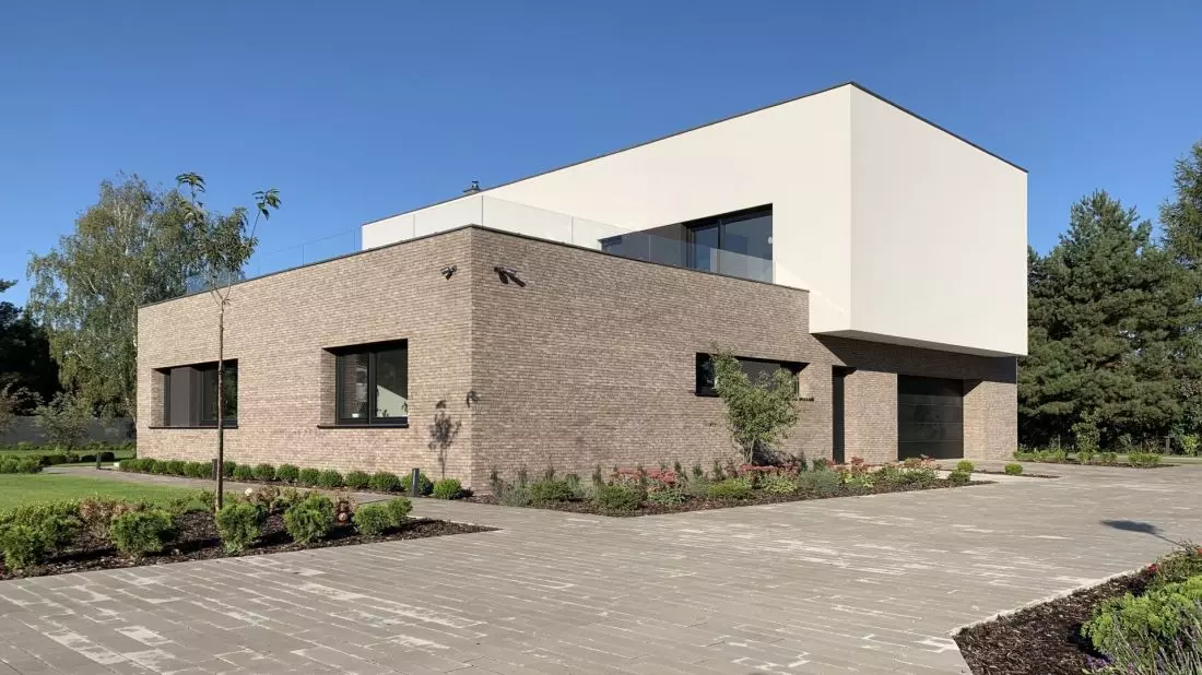 Dom Dopasowany, front