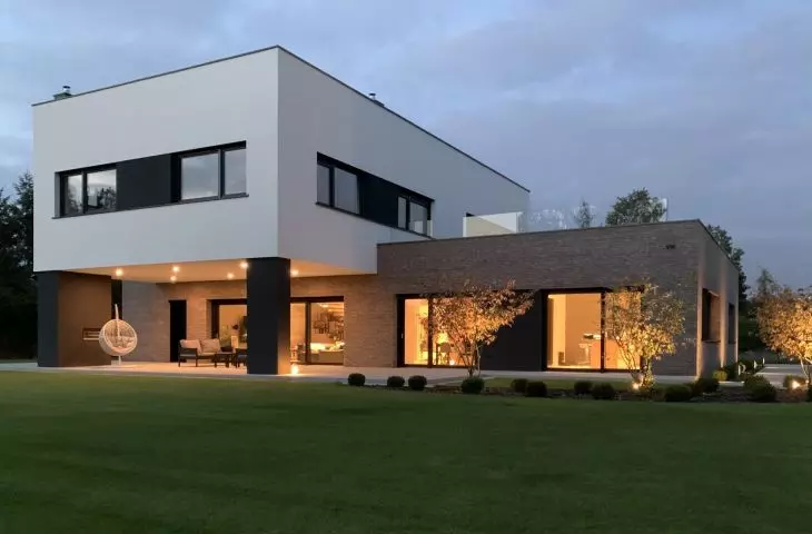 House Fitted, evening lighting