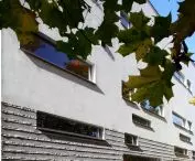 Prywatna Szkoła SALWATOR, zróżnicowane materiały elewacyjne
