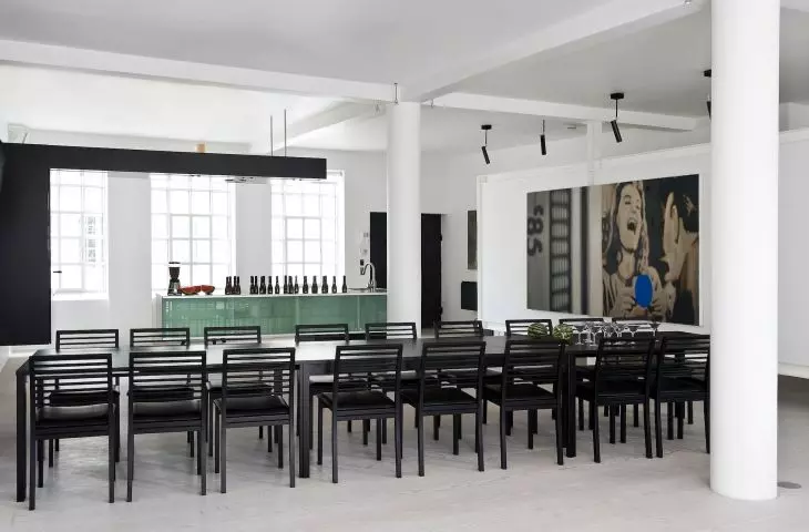 Stoły marki Skovby nadają się do sali konferencyjnych, model 24