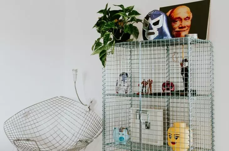 Artistic touches in the bedroom