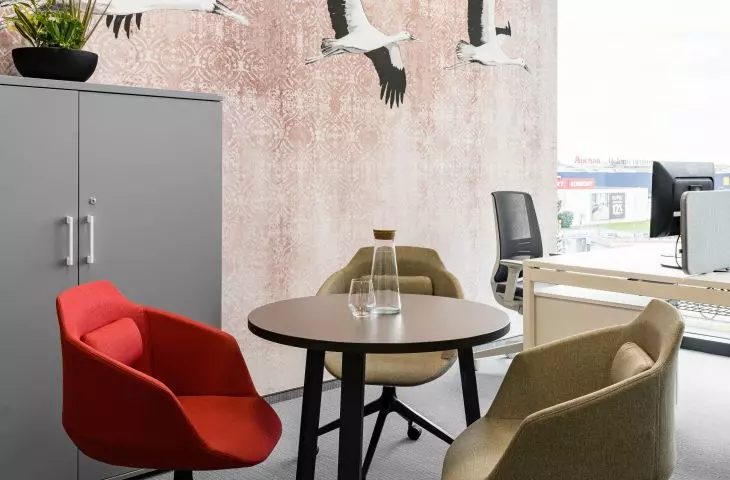Wallpaper with bird motif