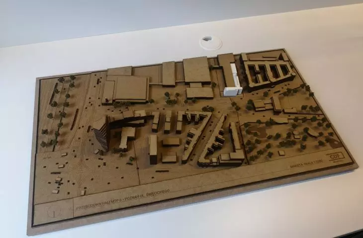 A mockup with an inset model of the H6 office building. 