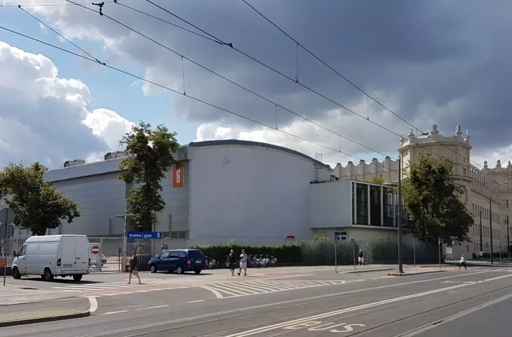 MTP Hall No. 6 and Collegium Heliodori - view from Grunwaldzka Street from the east