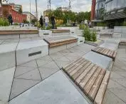 Plac przed Starym Browarem w Poznaniu przy ul. Ratajczaka po rewaloryzacji przez 1050 Pracownia Architektury